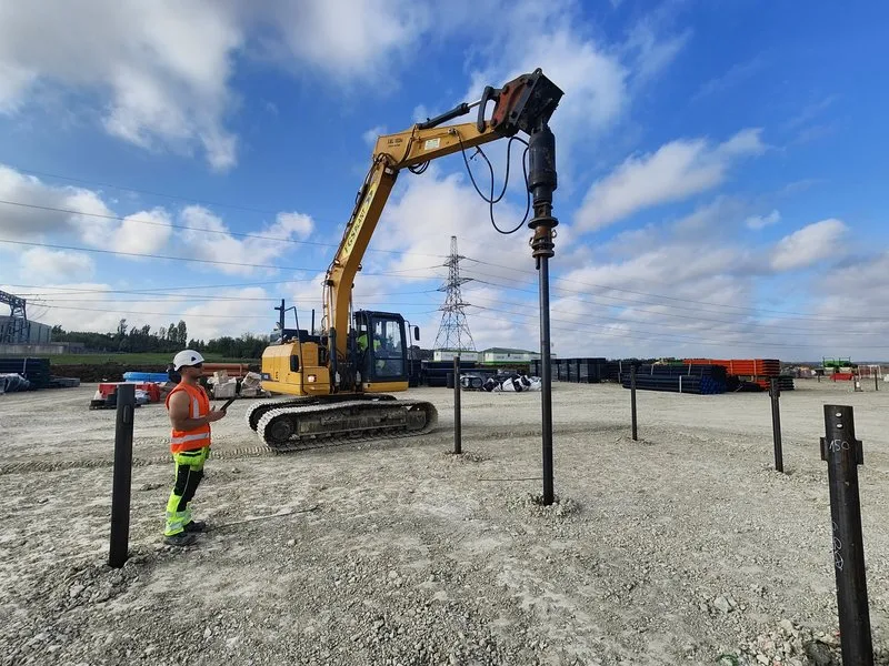 Hallbyggnad på skruvpålegrund