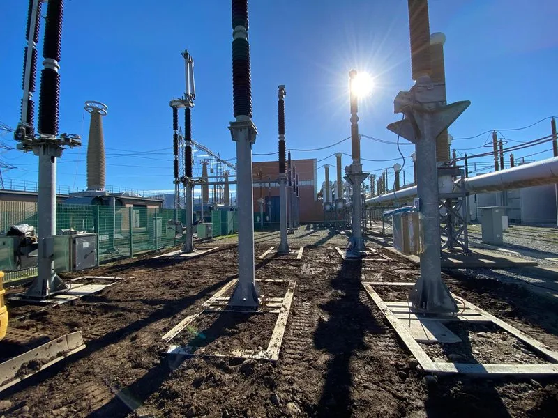 Laddstation för elbilar på skruvpålegrund