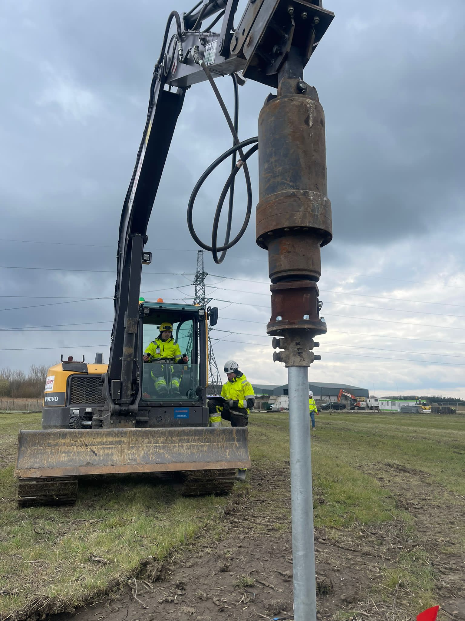 Installation av skruvpålar i krävande terräng