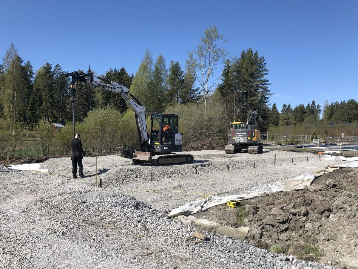 Skruvpålegrund för kommersiellt växthuskomplex vid Cassandras Trädgård, Borgå