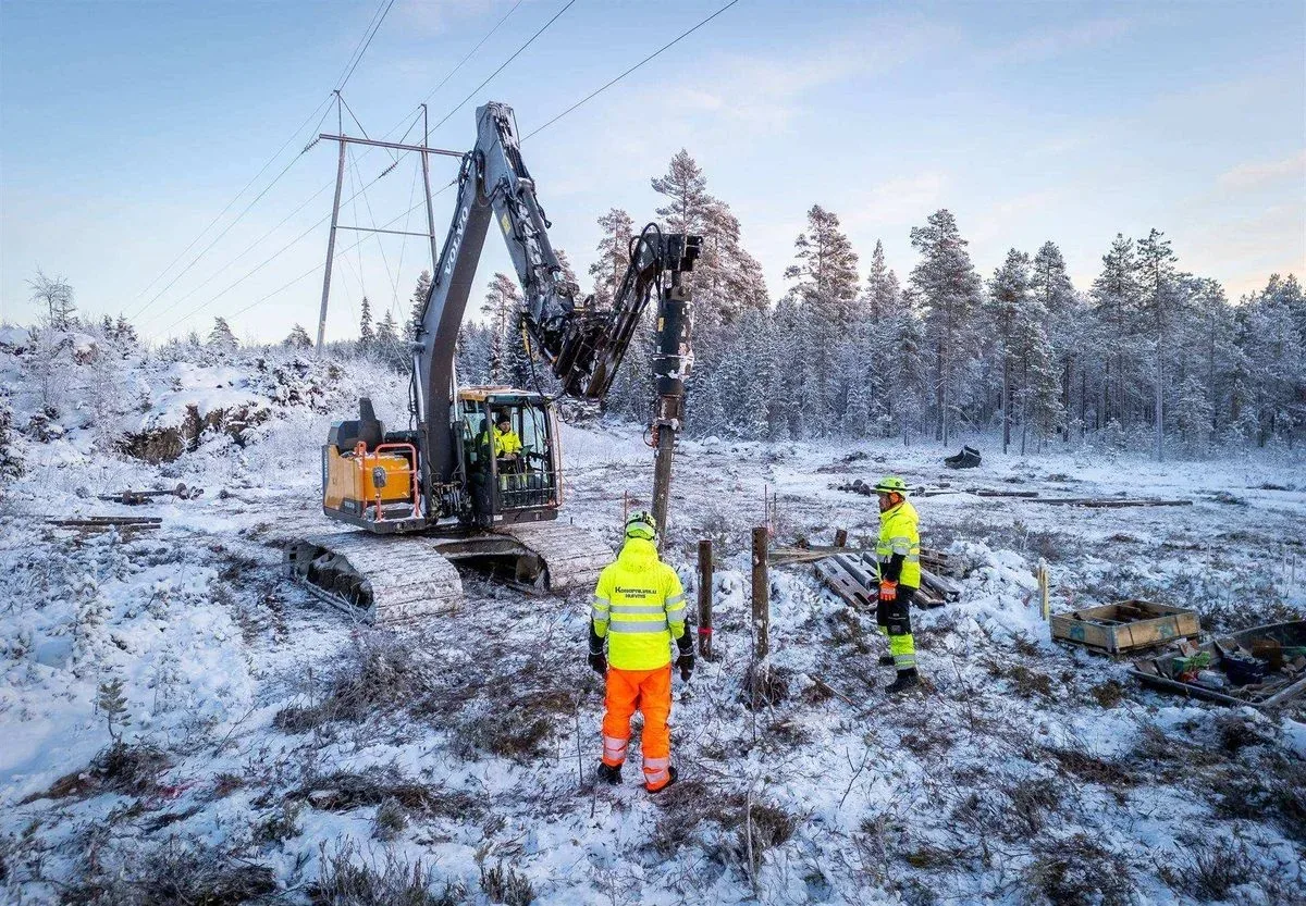 Skruvpålar för kraftledningsmaster